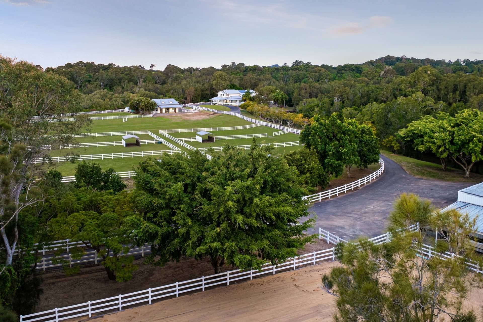 660 Petrie Creek Road, Rosemount - Thumbnail 2