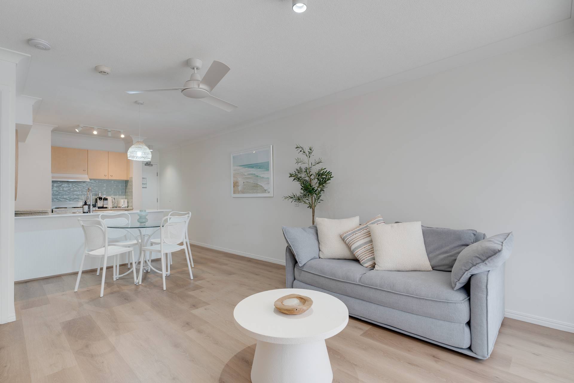 6/112-116 Surf Parade, Broadbeach - Thumbnail 6
