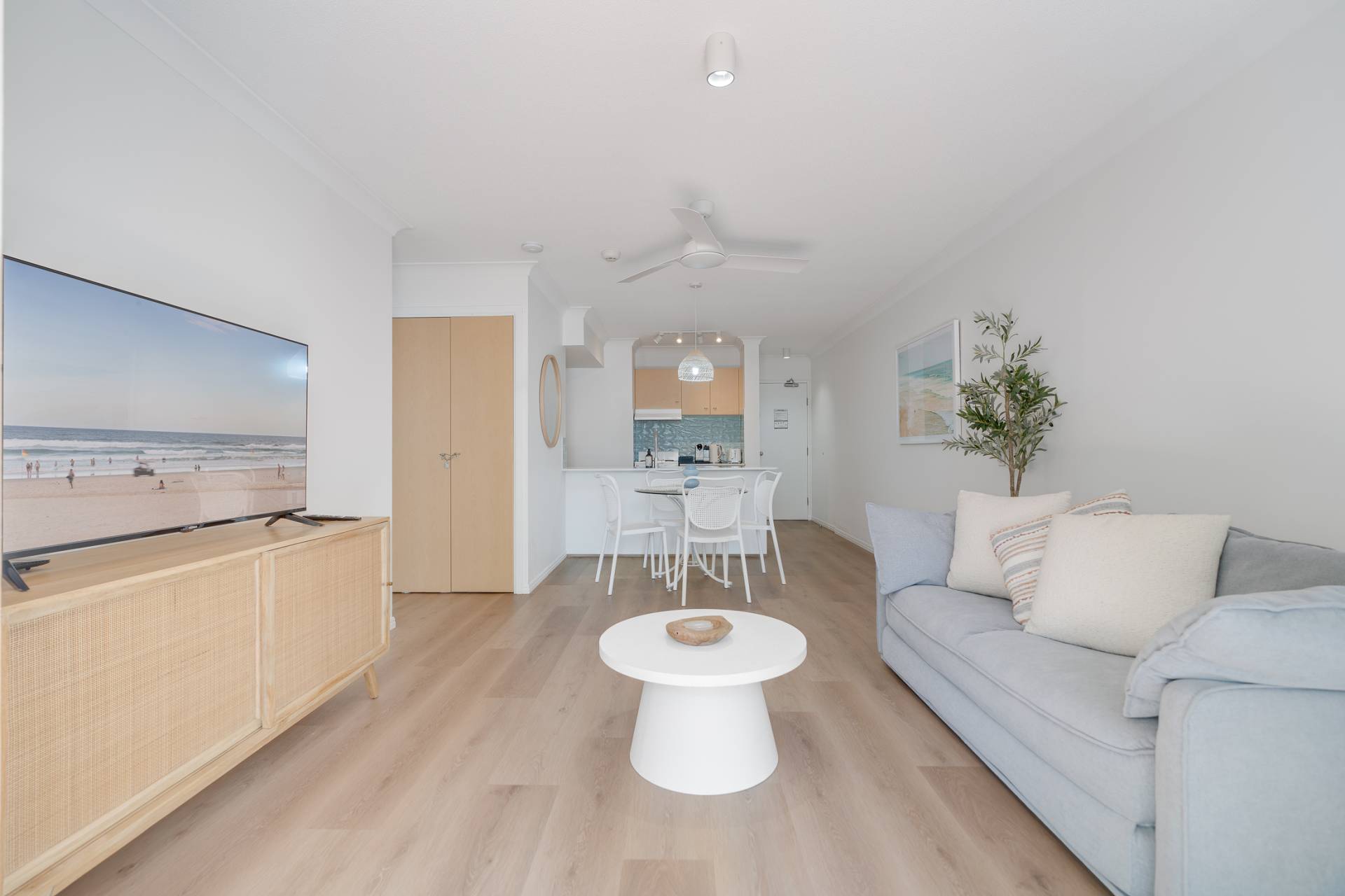 6/112-116 Surf Parade, Broadbeach - Image 1