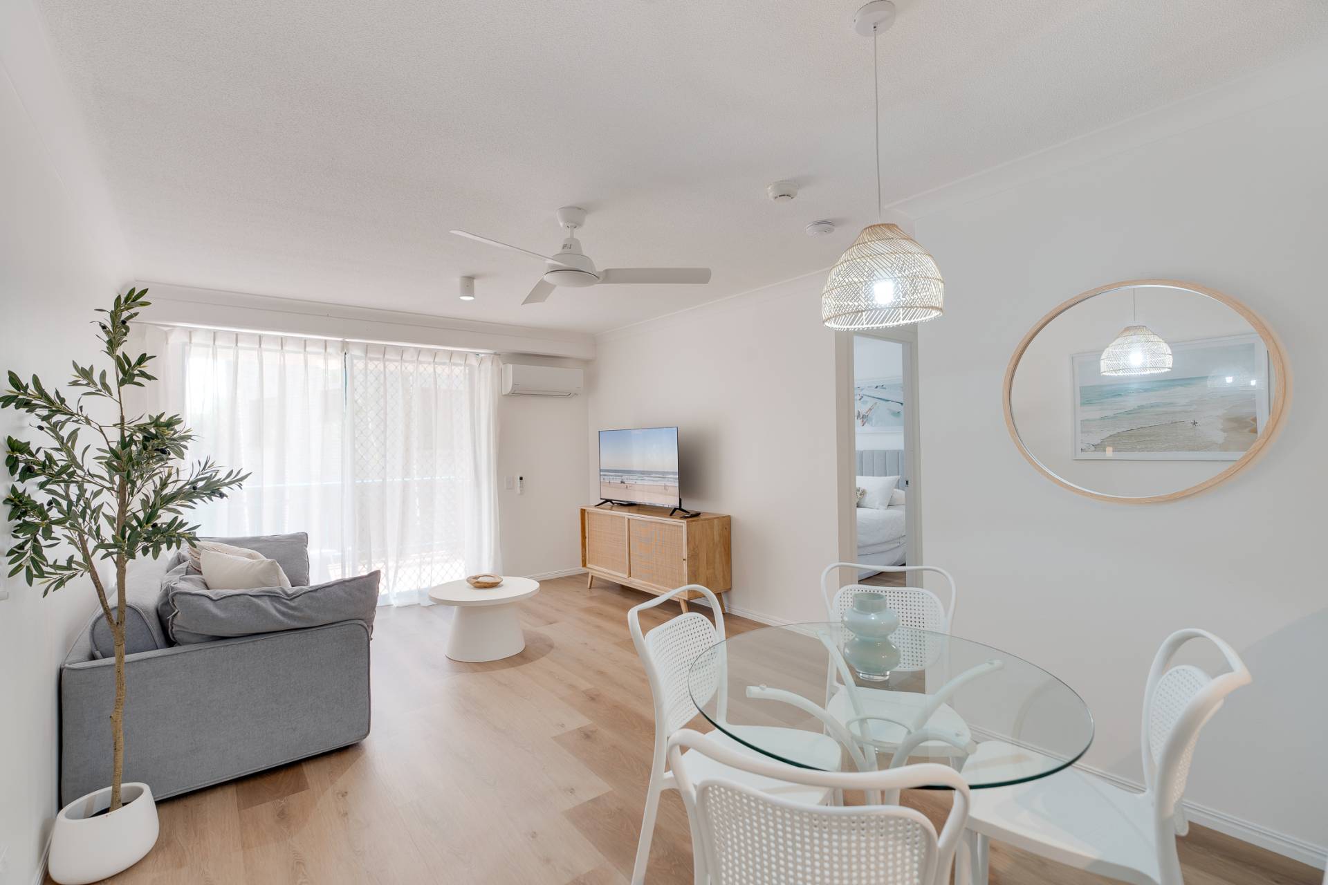 6/112-116 Surf Parade, Broadbeach - Thumbnail 2