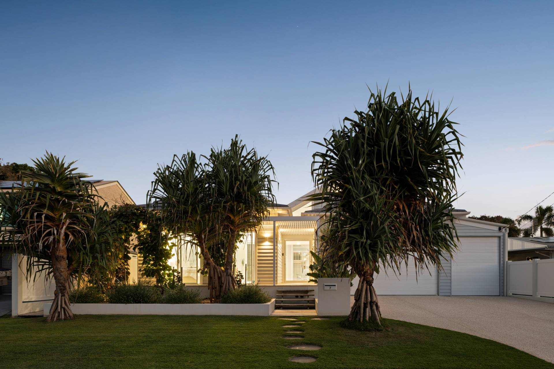 7  Sassifras Street, Mudjimba - Thumbnail 2