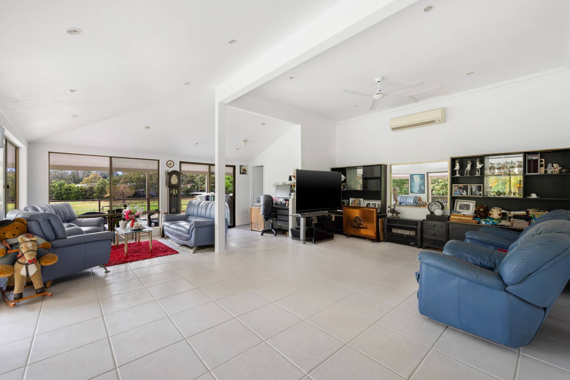 212 Petrie Creek, Rosemount - Thumbnail 2