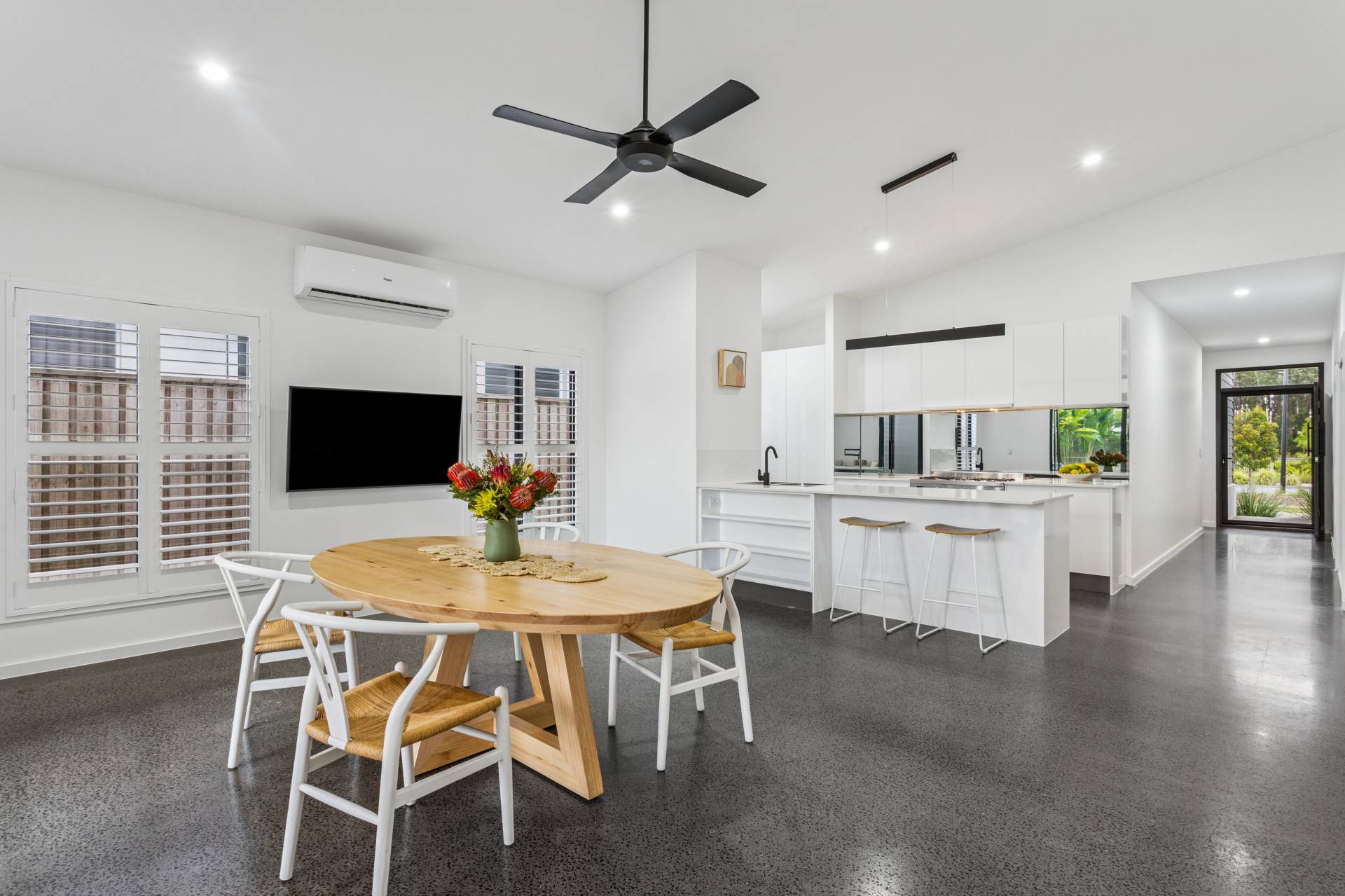 12 Toorak Place, Baringa - Image 1