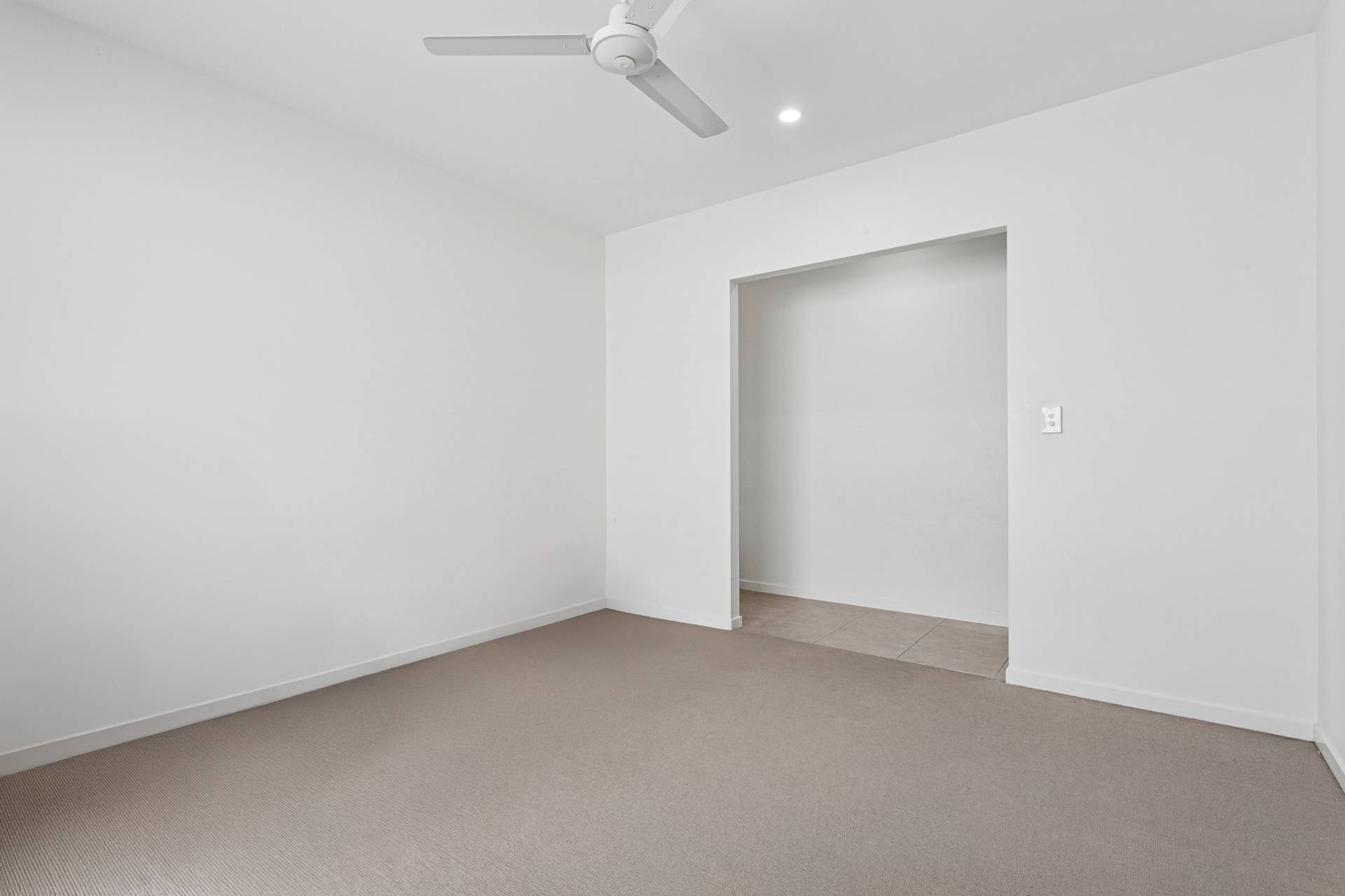 42 Wood Crescent, Baringa - Thumbnail 7