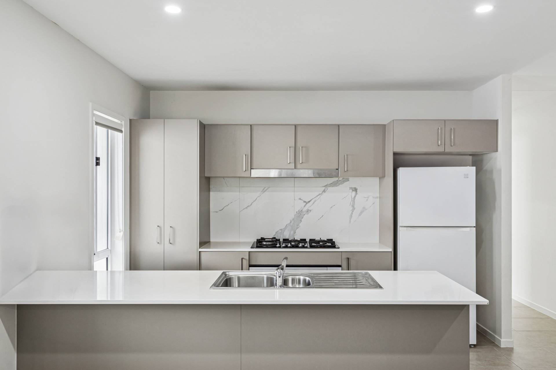 42 Wood Crescent, Baringa - Thumbnail 4