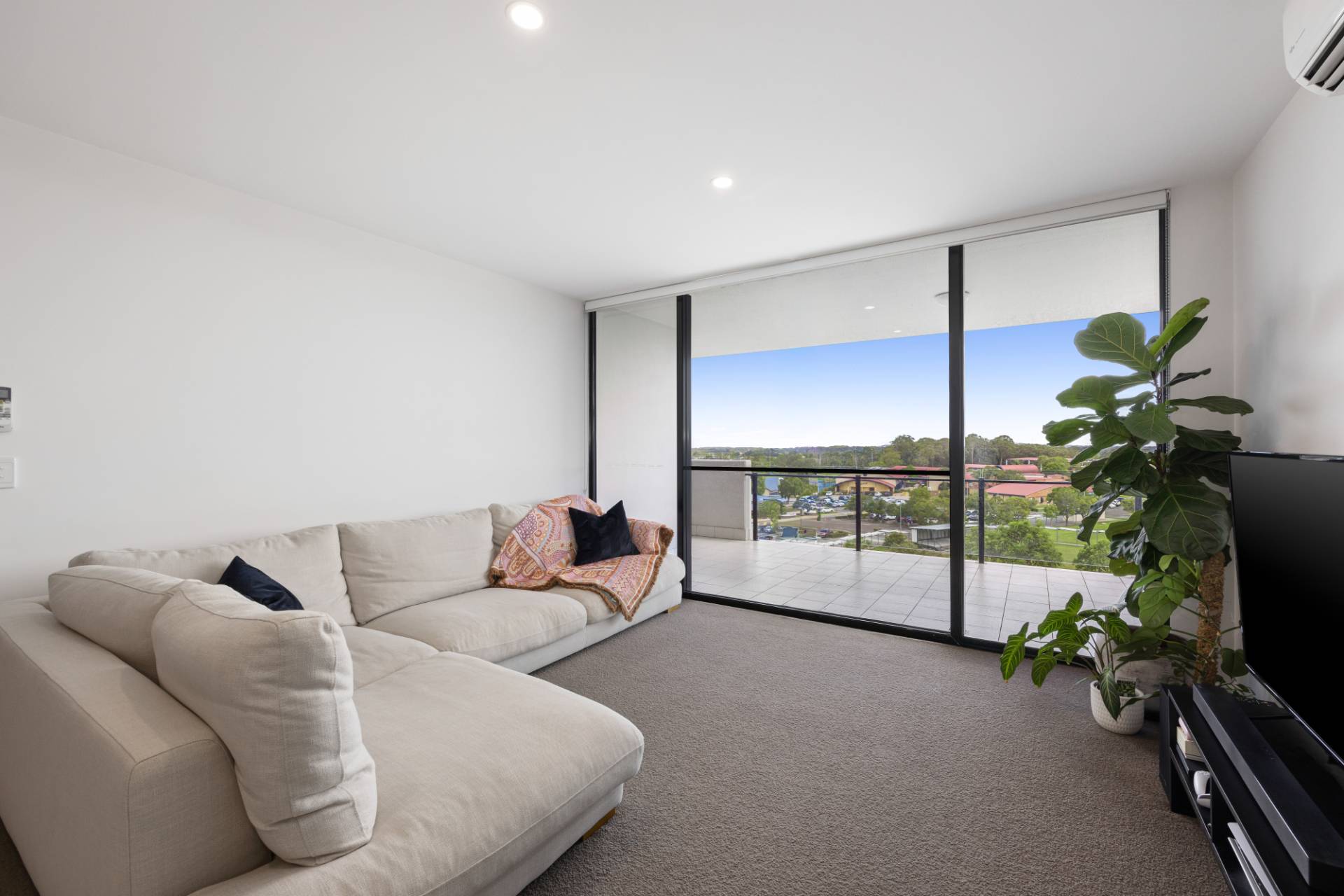 610/1 High Street, Sippy Downs - Thumbnail 3