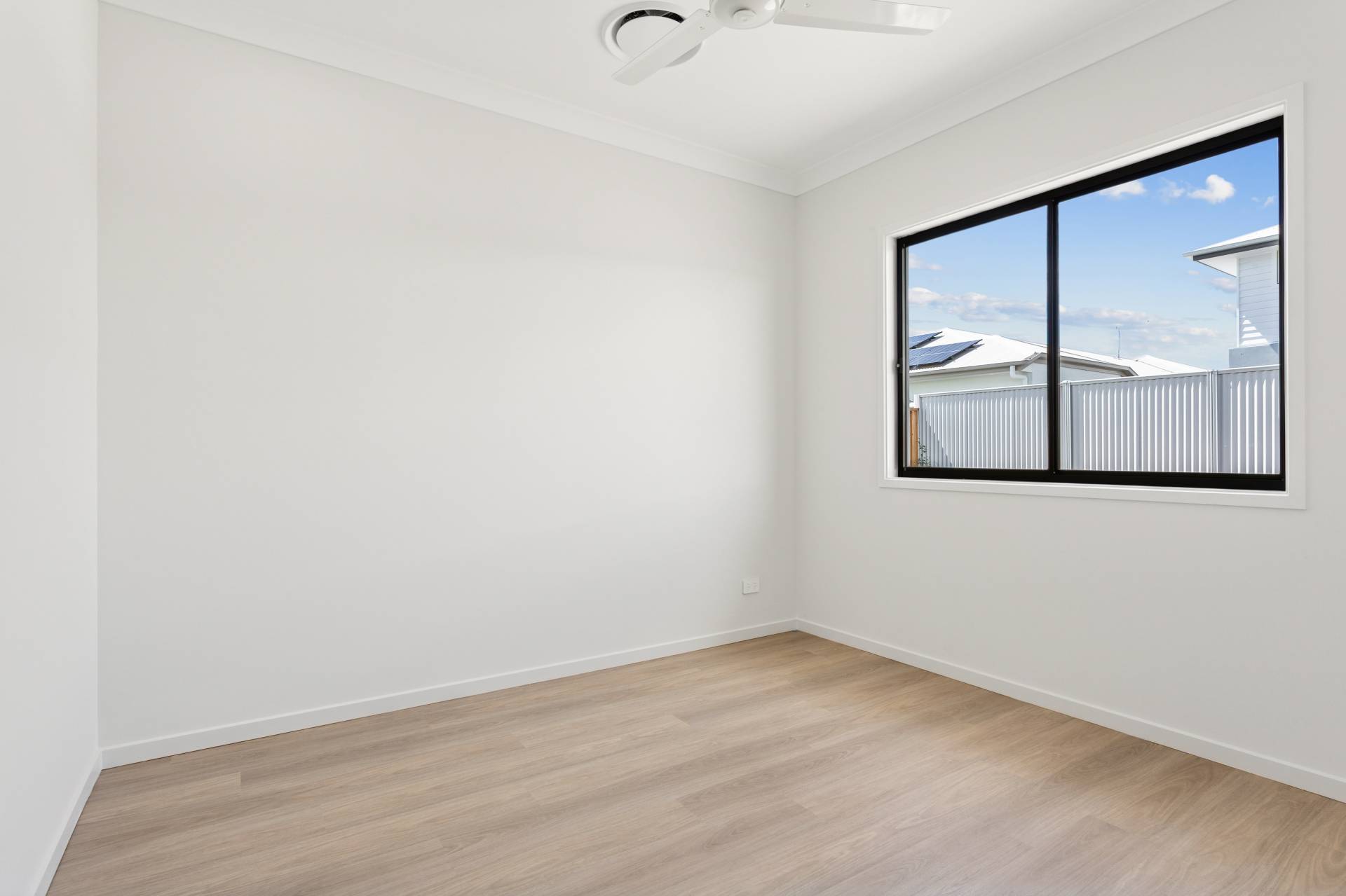 37 Hotham Crescent, Banya - Thumbnail 6