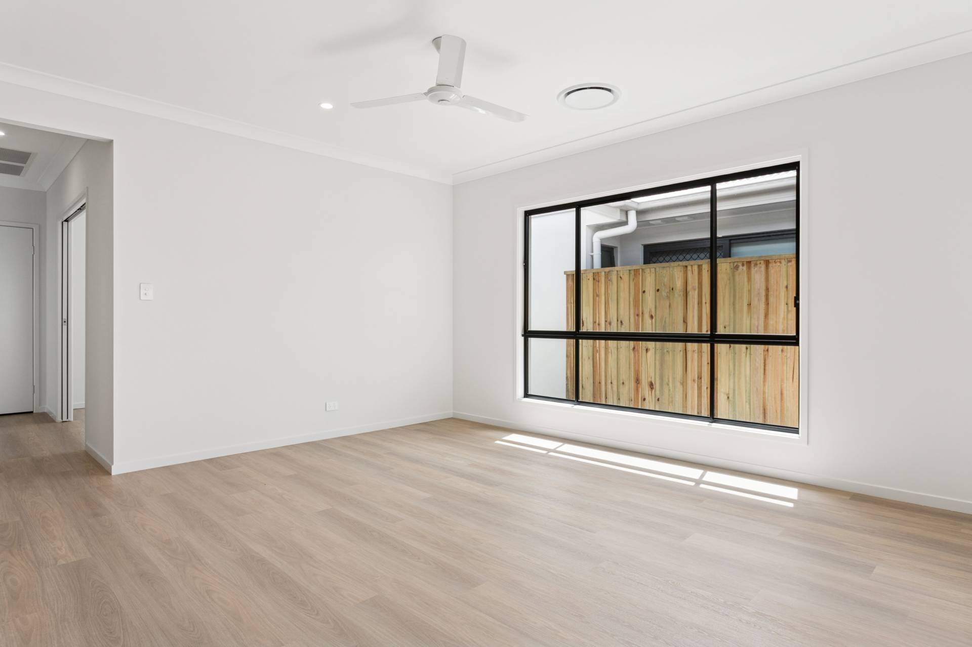 37 Hotham Crescent, Banya - Thumbnail 8