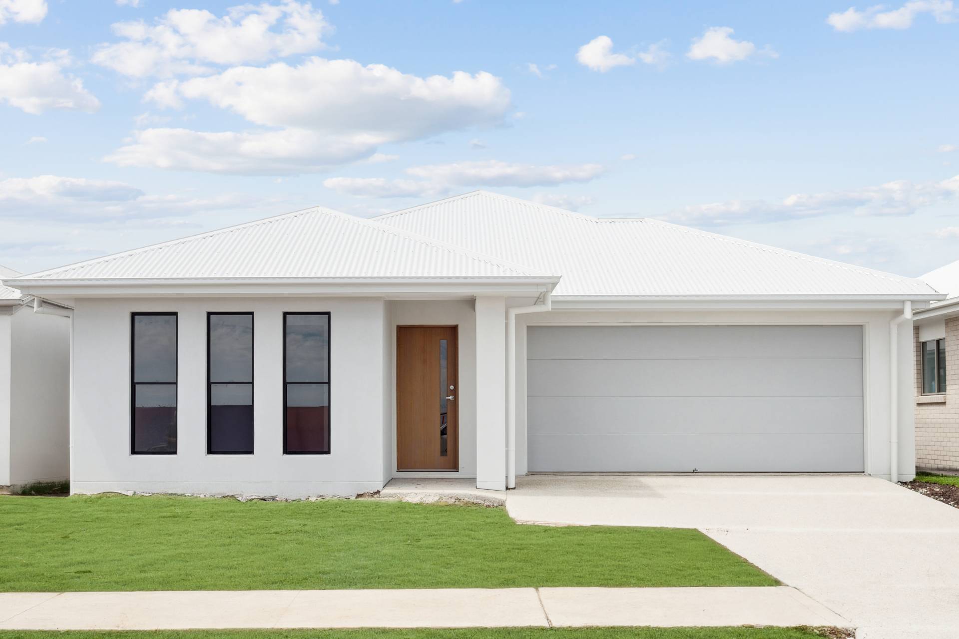 37 Hotham Crescent, Banya - Thumbnail 3