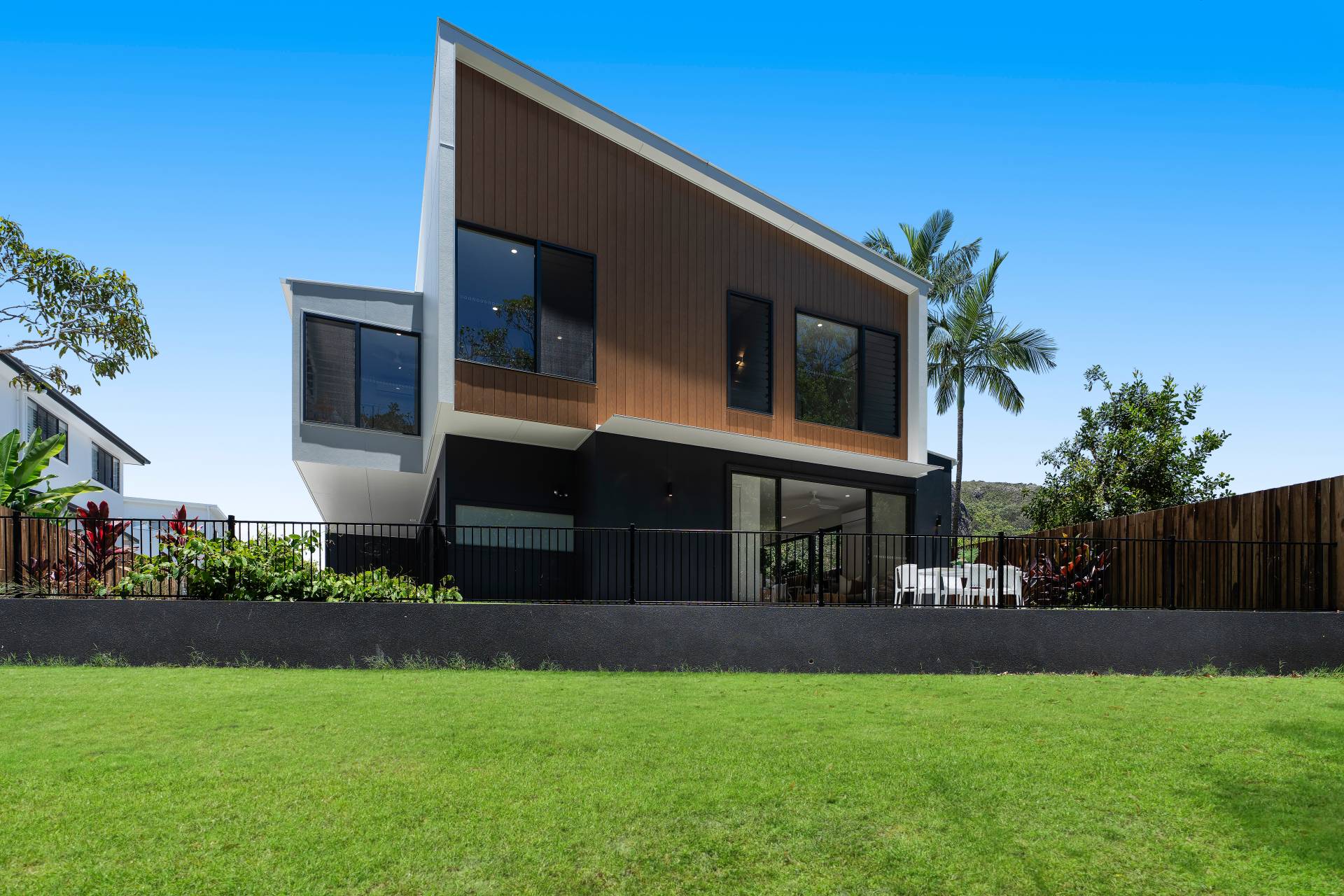7/8 Jarnahill Drive, Mount Coolum - Image 1