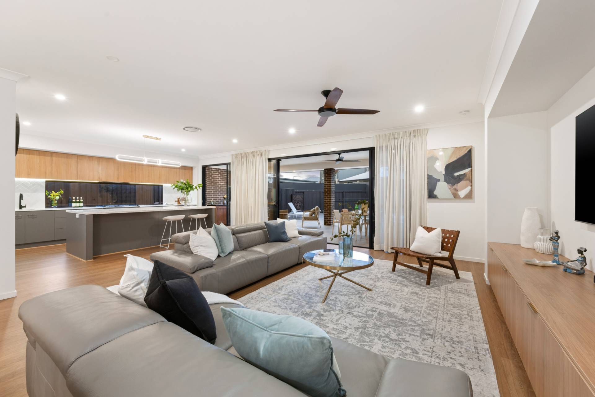 42 Titan Crescent, Banya - Thumbnail 2