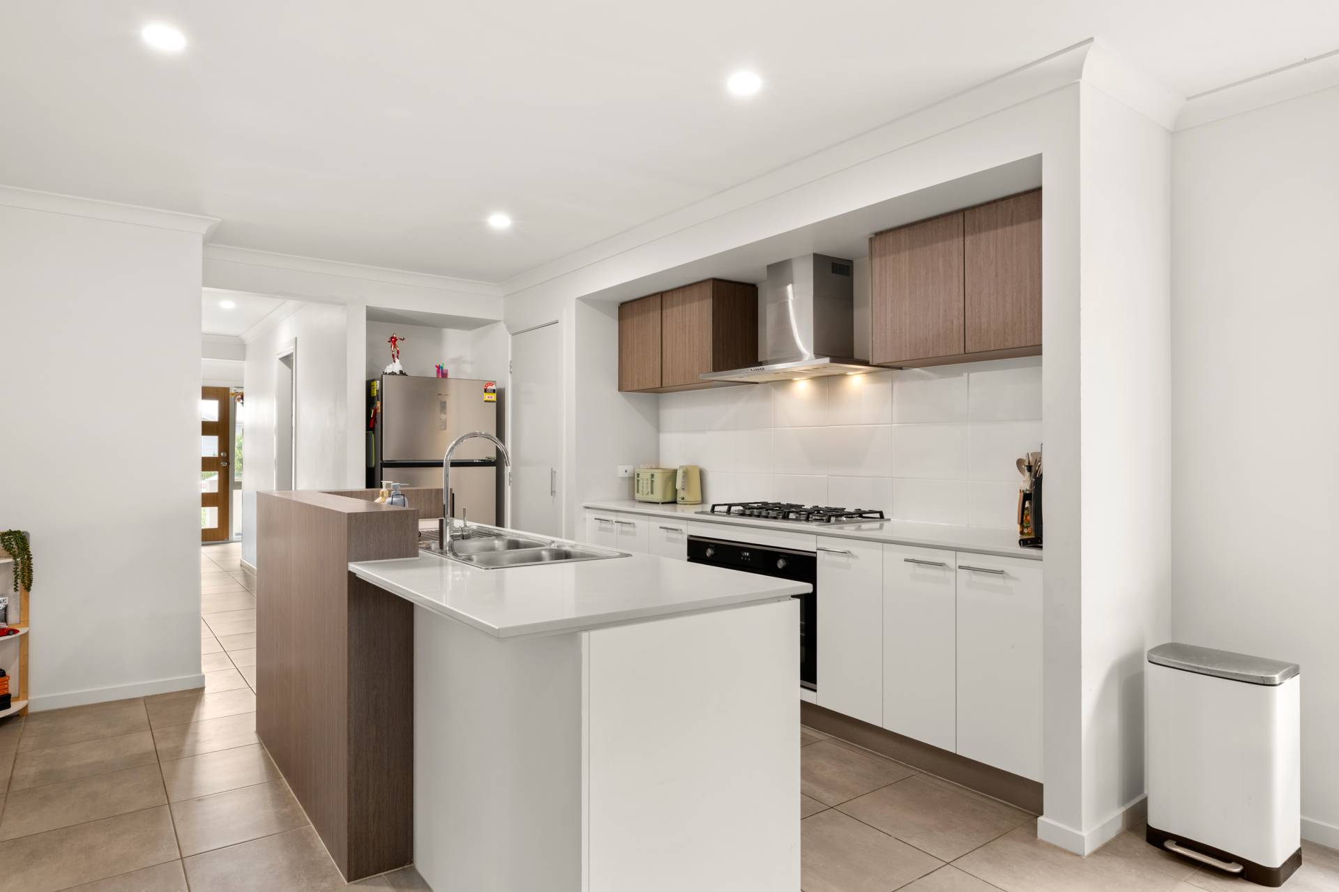 6 Daydream Crescent, Banya - Image 1