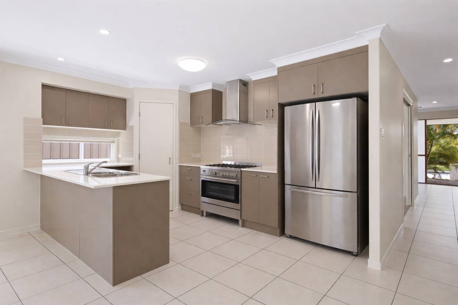 3 York Place, Mountain Creek - Thumbnail 4