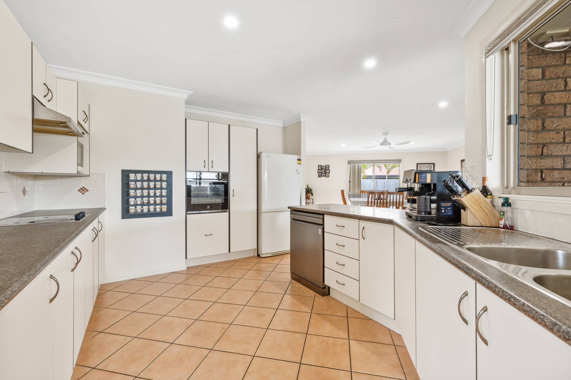 11 Anika Place, Little Mountain - Thumbnail 7