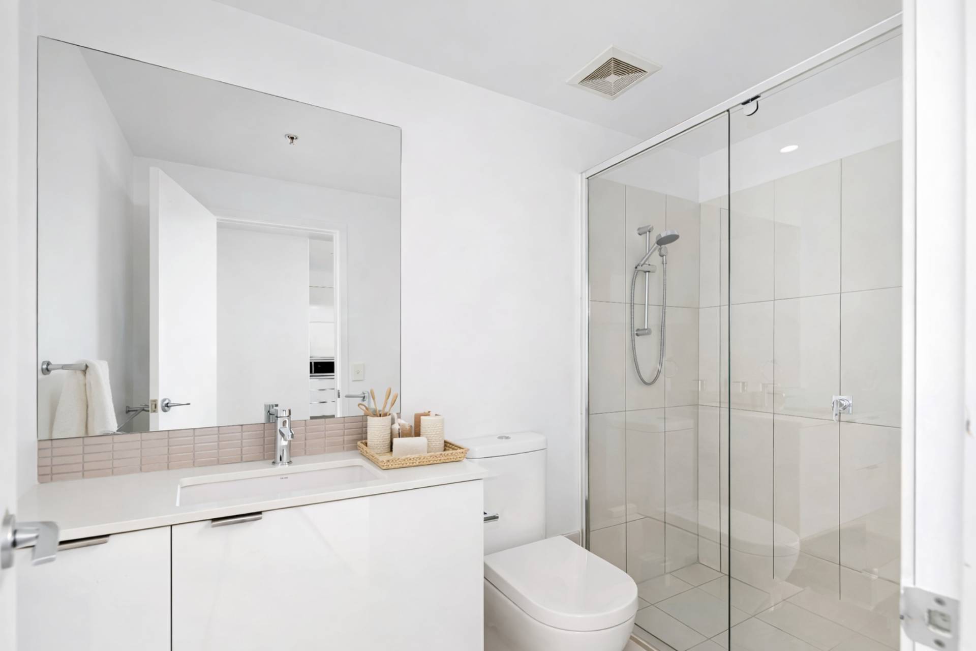 1007/66 Manning Street, South Brisbane - Thumbnail 8
