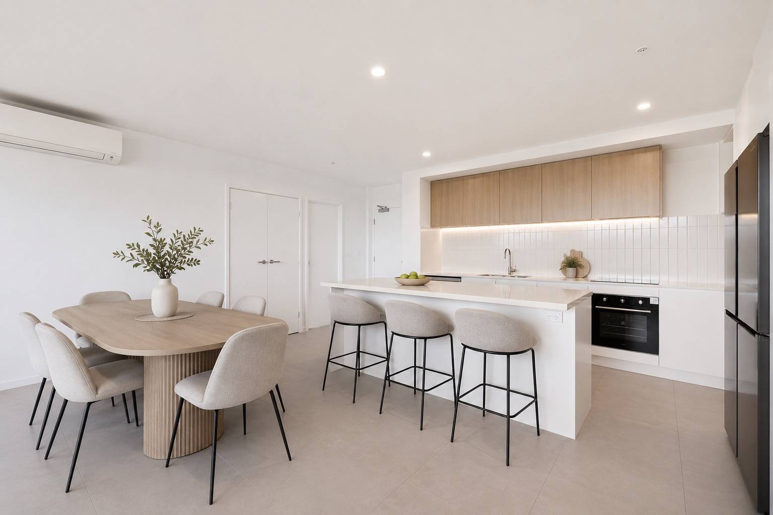 1010/12 South Sea Islander Way, Maroochydore - Thumbnail 2