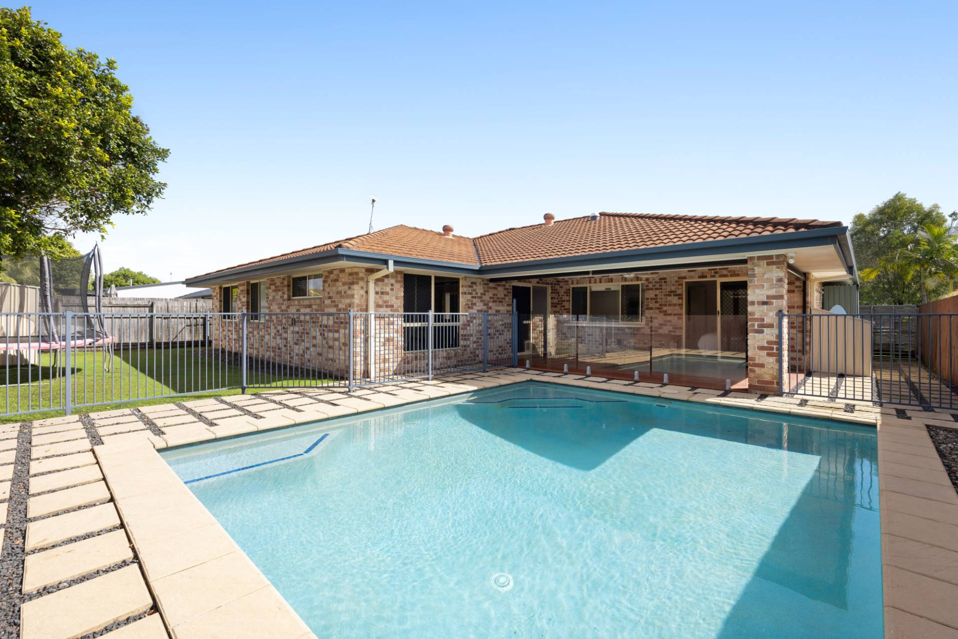 16 Barracuda Court, Mountain Creek - Image 1