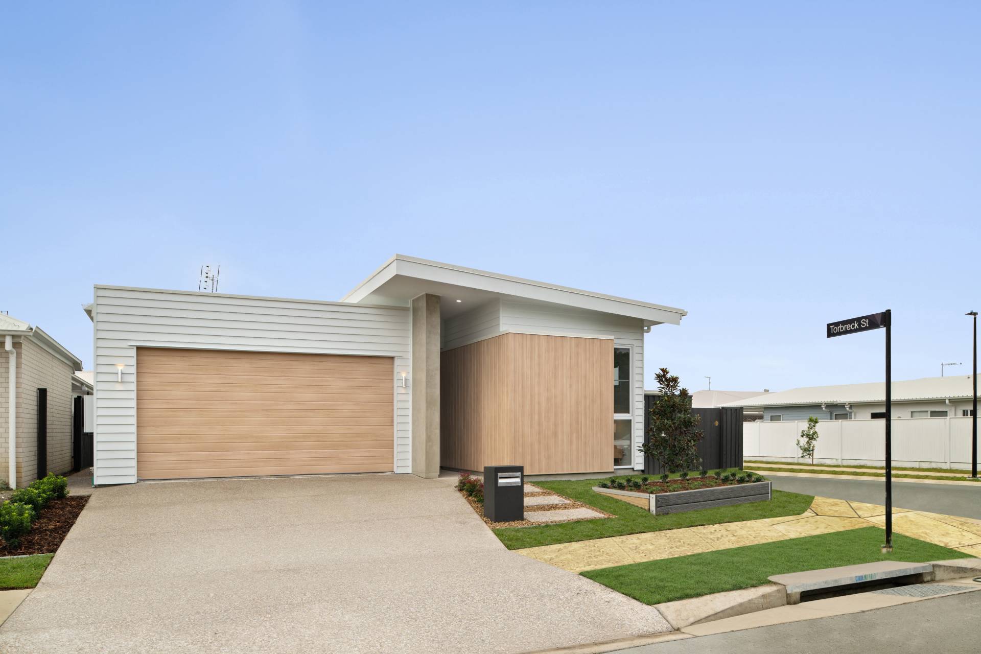 56 Blue Drive, Banya - Thumbnail 3