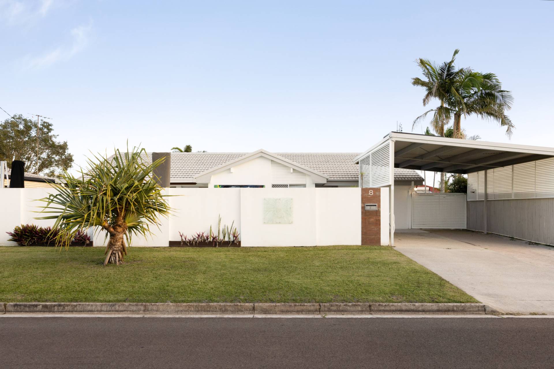 8 Slim Crescent, Golden Beach - Thumbnail 4