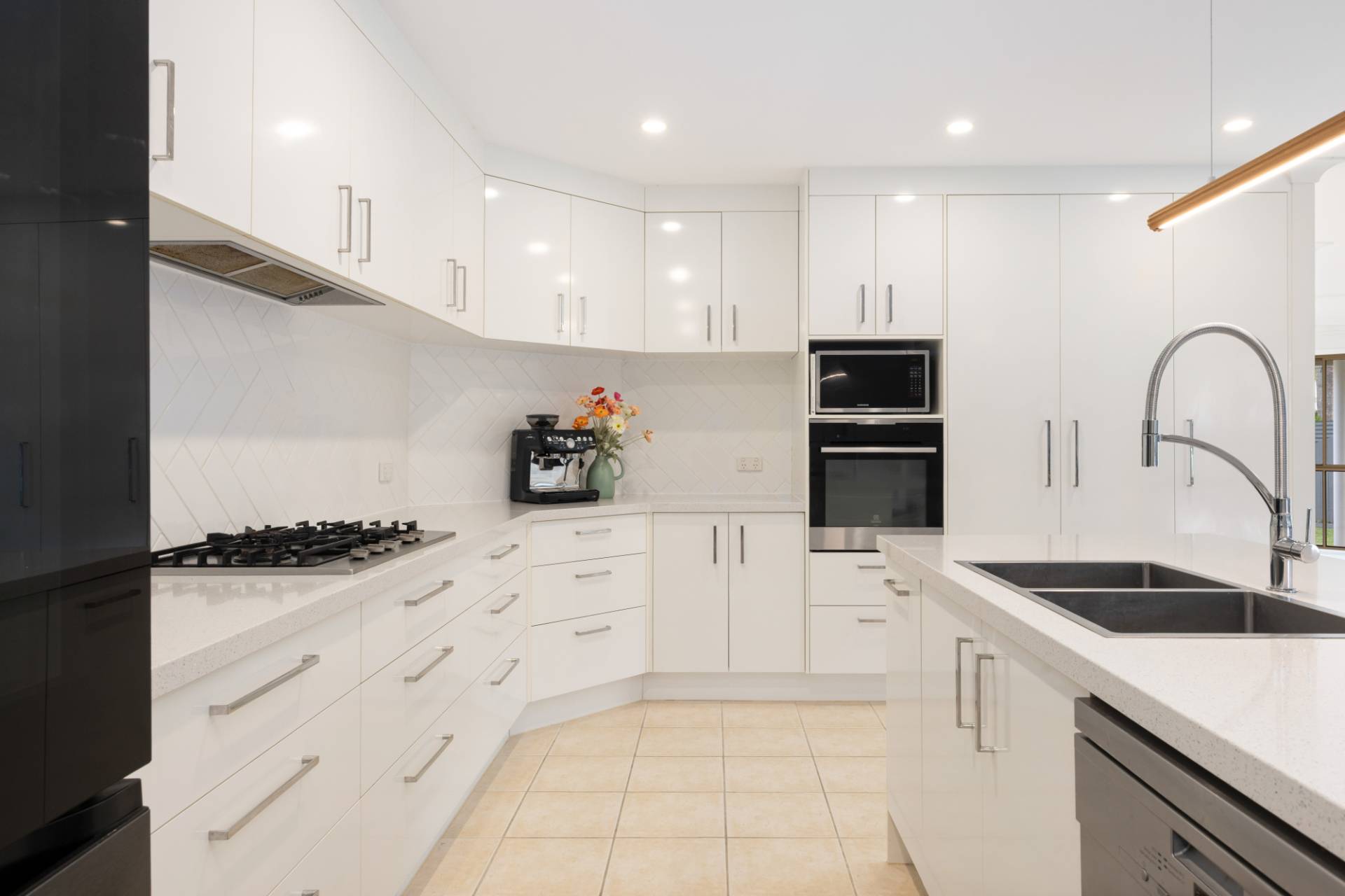 23 Barracuda Court, Mountain Creek - Thumbnail 3
