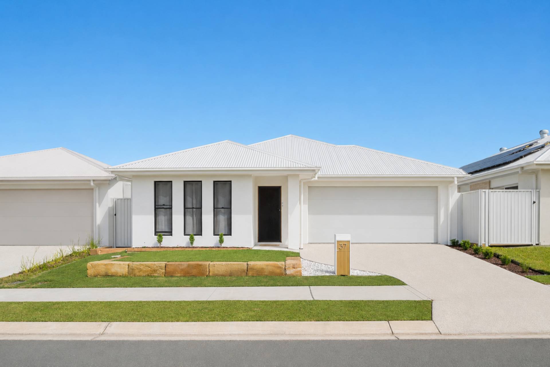 37 Hotham Crescent, Banya - Image 1