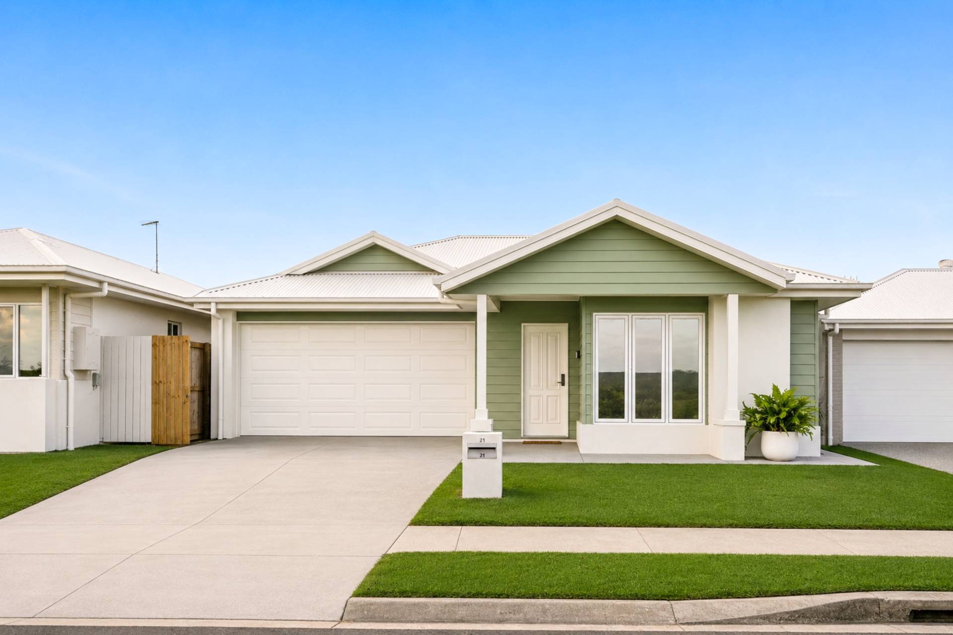 21 Lamington Crescent, Banya - Image 1
