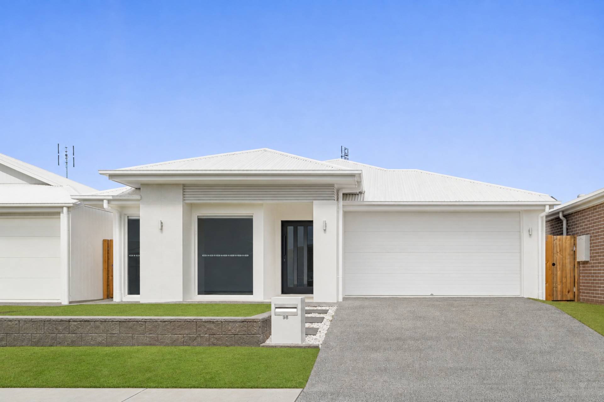 98 Tyndall Circuit, Banya - Image 1