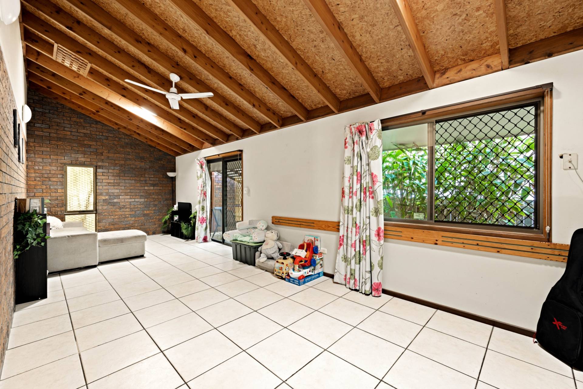 25 Kennedy Parade, Golden Beach - Thumbnail 6