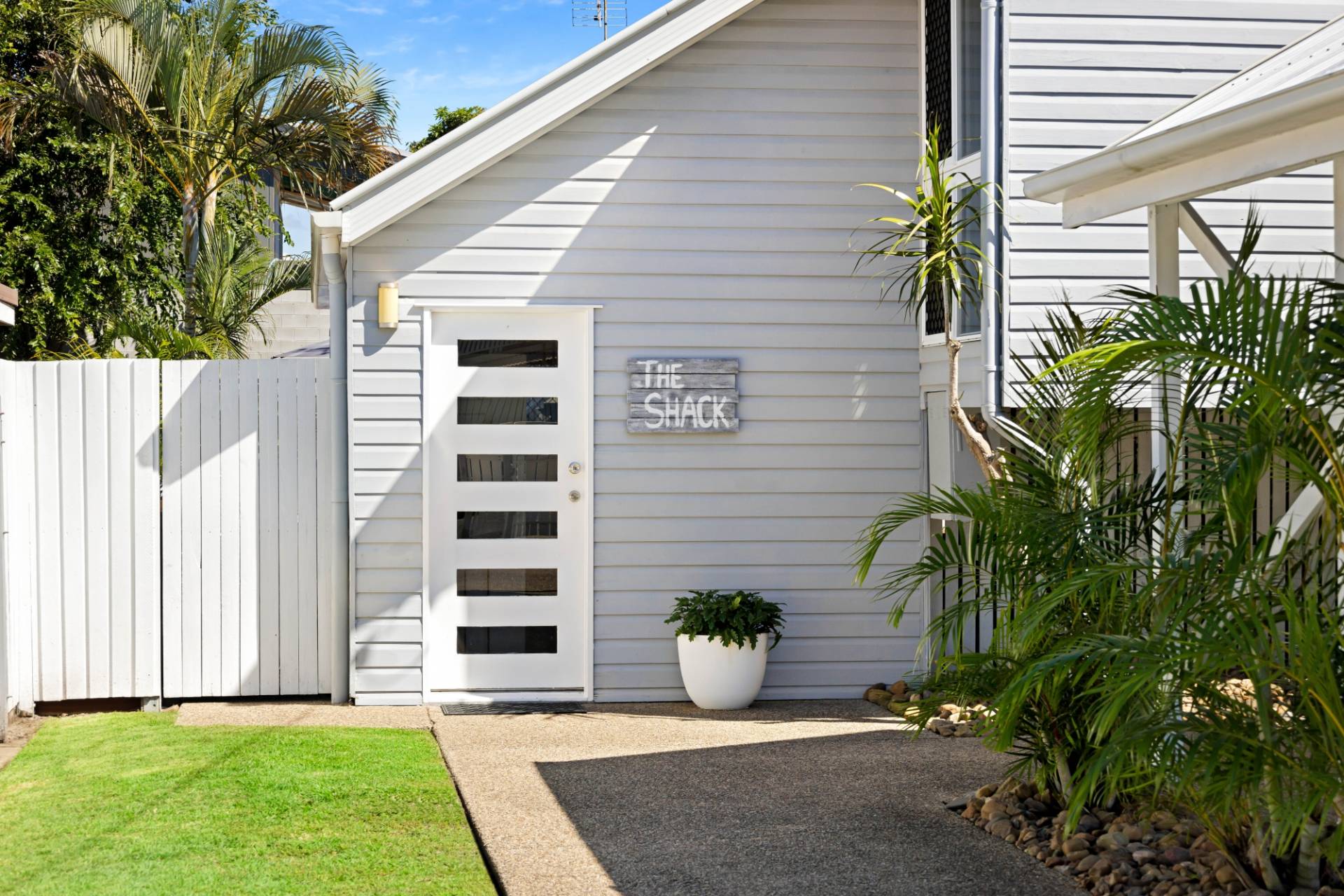 22 Hume Street, Golden Beach - Thumbnail 2