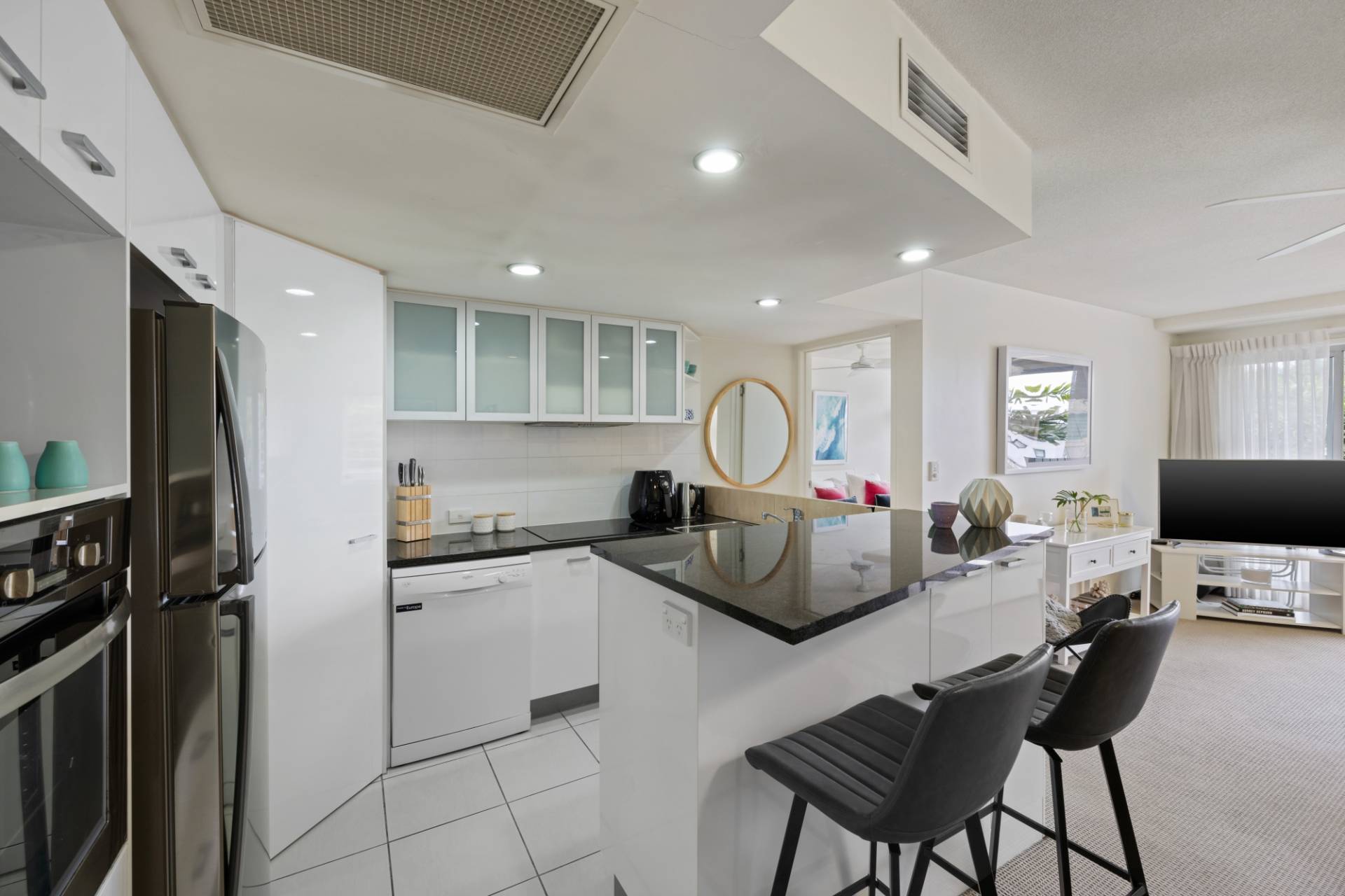 30, 57 Grand Parade, Parrearra - Thumbnail 2