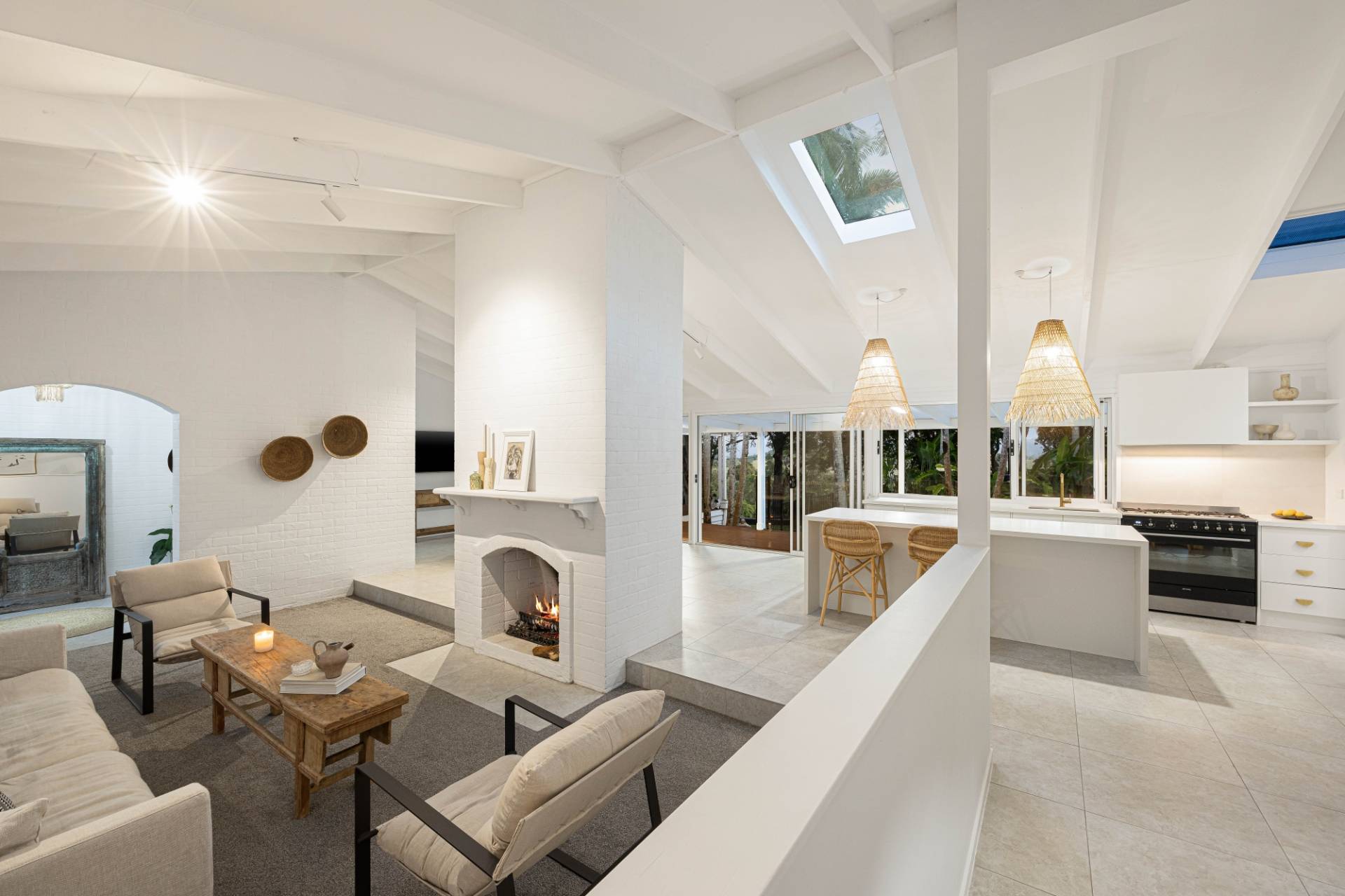 8 Thrushs Road, Dulong - Thumbnail 3