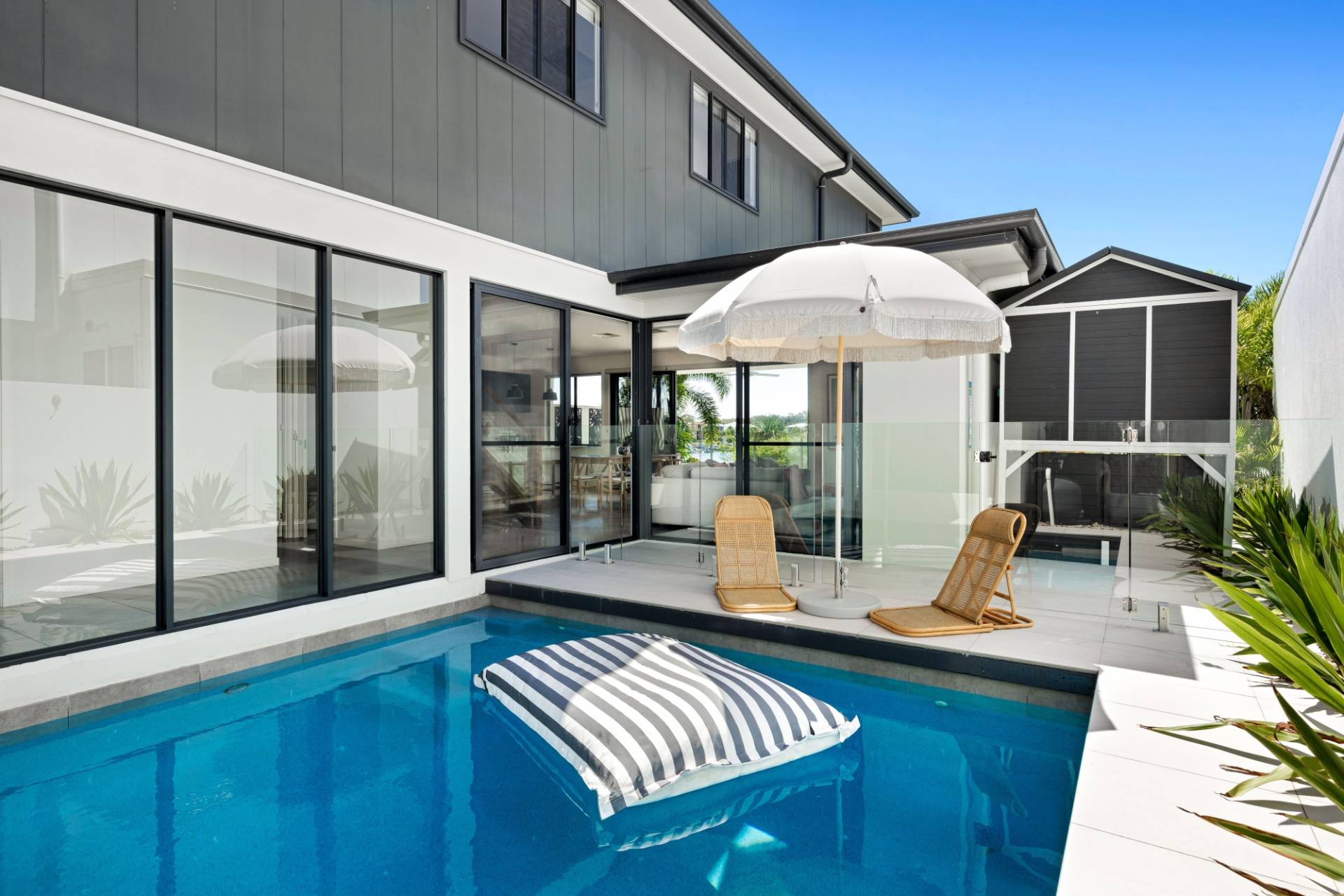 12 Riviera Place, Mountain Creek - Thumbnail 3
