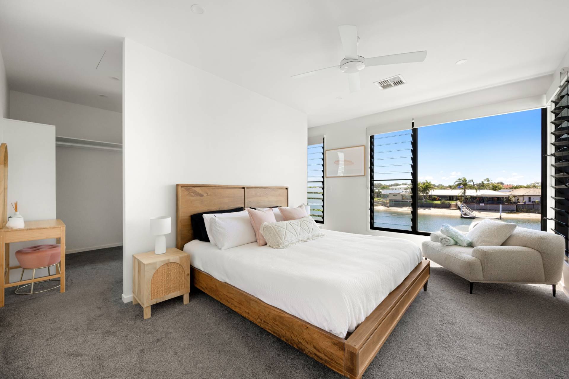 12 Riviera Place, Mountain Creek - Thumbnail 6