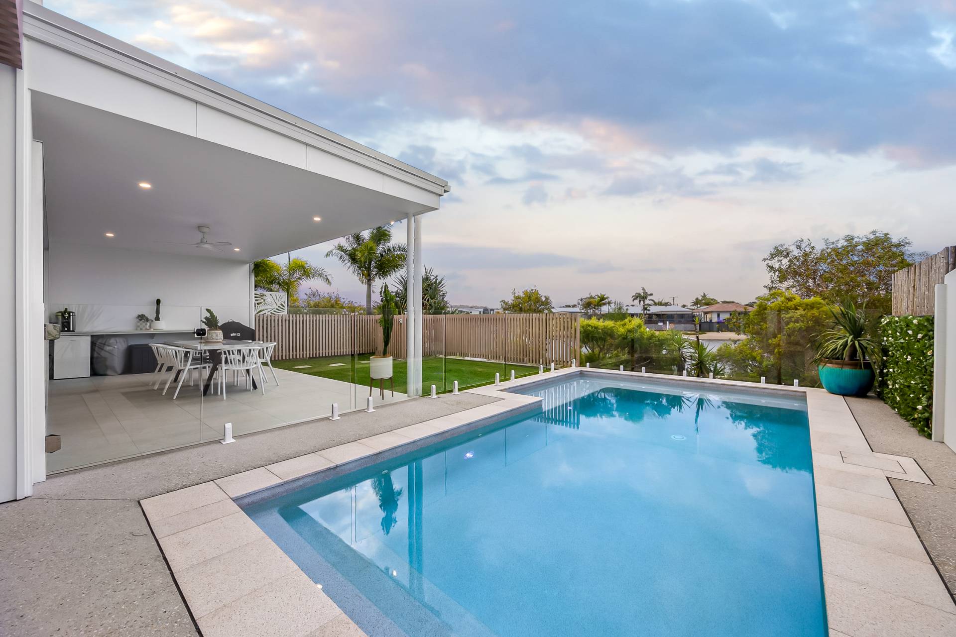 10 Riviera Place, Mountain Creek - Thumbnail 7