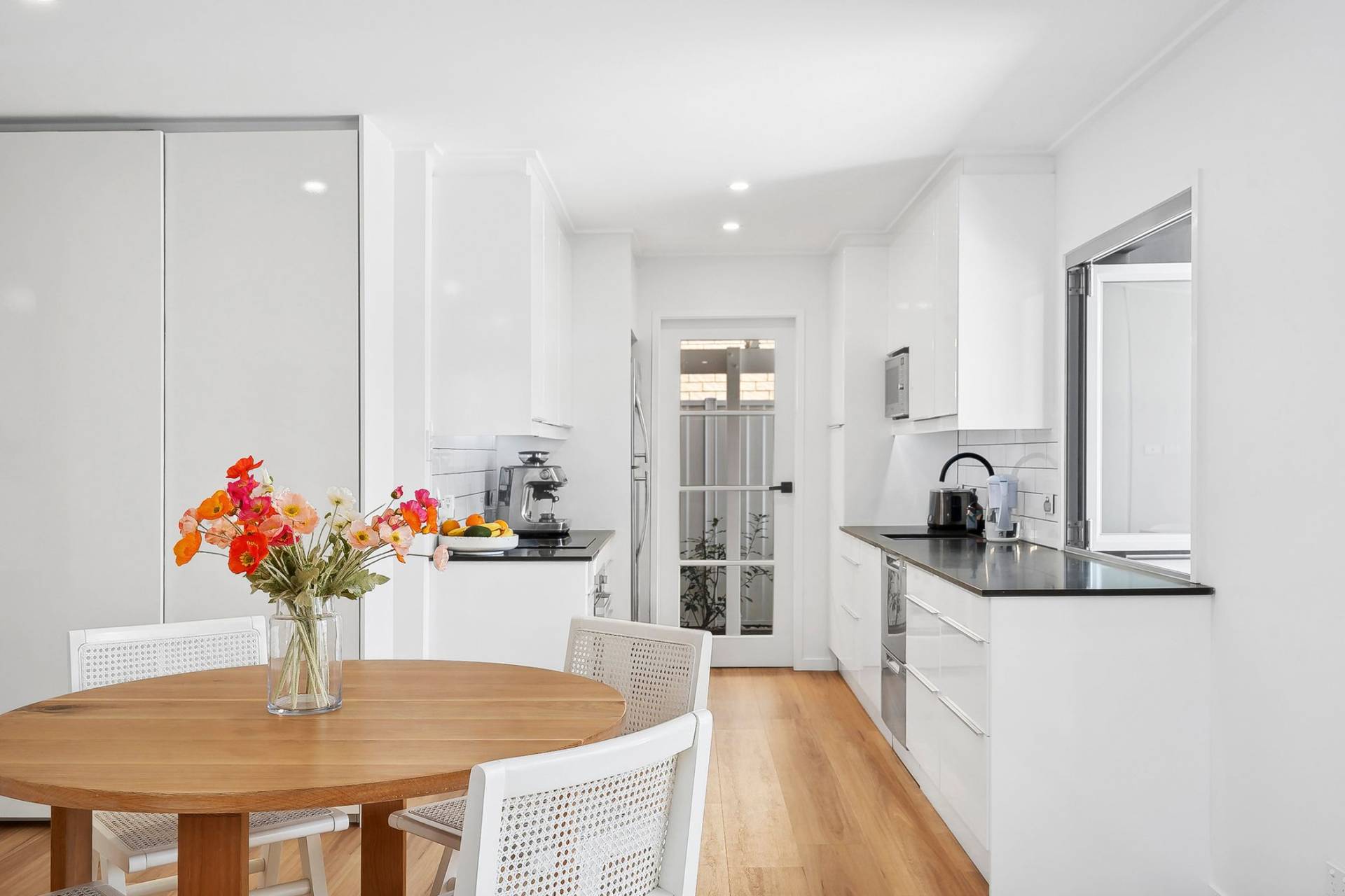 2, 34 Oomoo Street, Buddina - Thumbnail 4
