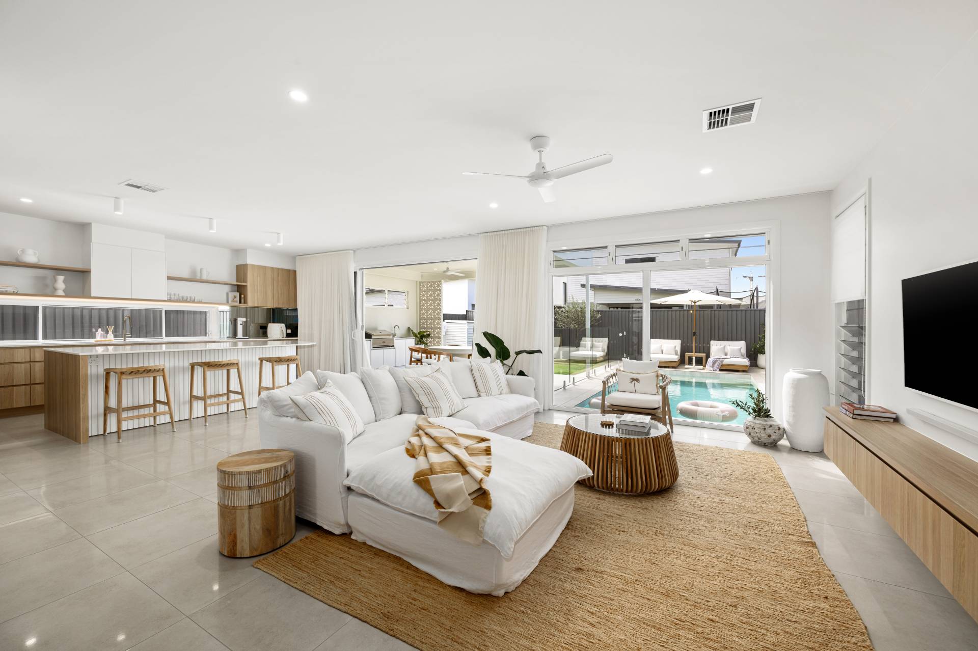7 Condamine Court, Pelican Waters - Thumbnail 2