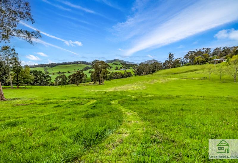 Lush small acreage - Are you calling for a lifestyle change?