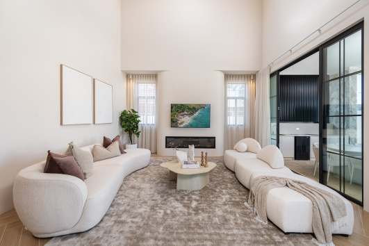 Brand-new family retreat of design & light