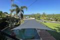 Spacious Elevated Living With Dunk Island and Ocean Views !