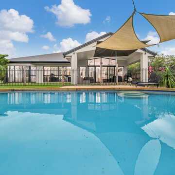 Lauren Hollows testimonial image