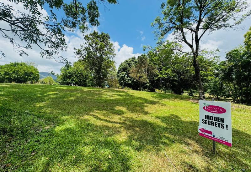 Backing onto Stunning Bulgun Creek !!