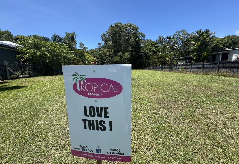 500m to the Beach, Backing onto Reserve !