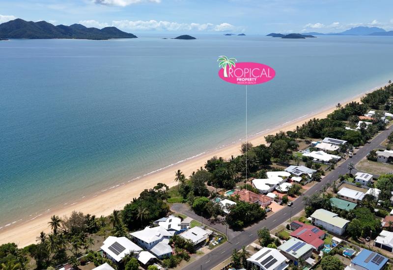 "Coral Sands" - Iconic Beachfront Residence at Mission Beach !