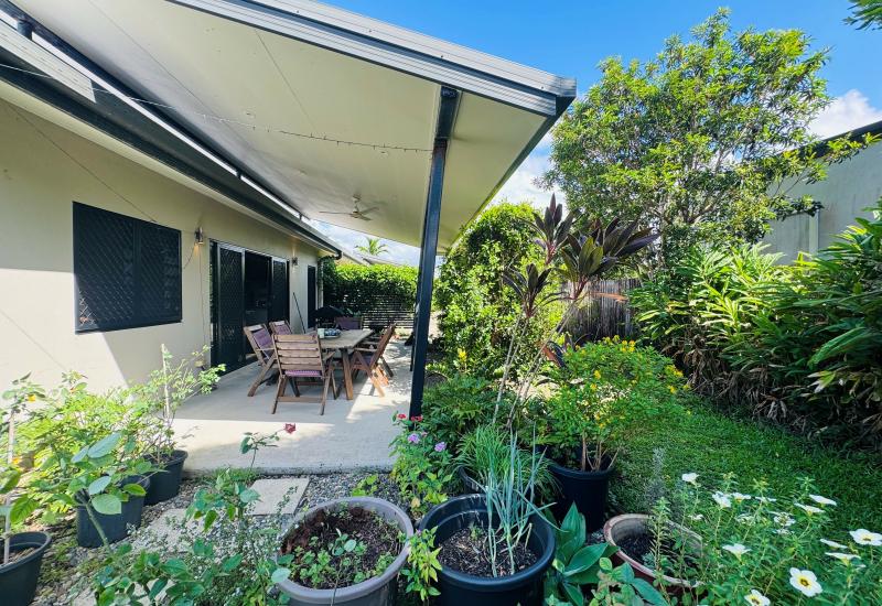 Modern Duplex - 2 x 2 Bedroom with Lock up Garage !
