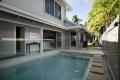 Established Holiday Townhouse, Downtown Village Green !