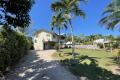Qlder Style - Dual Living by The Beach !