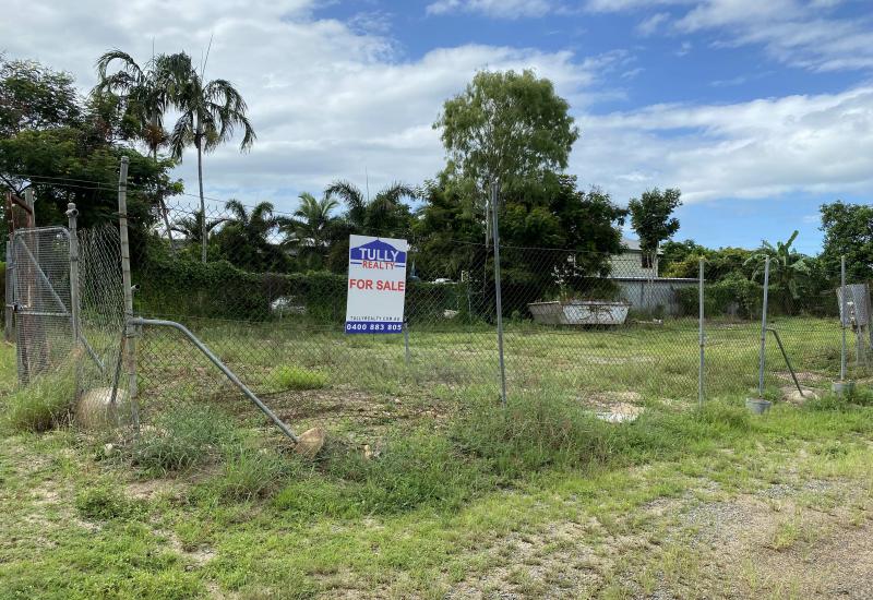 VACANT LAND IN CARDWELL!
