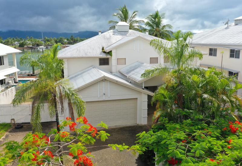 On The Marina Port Hinchinbrook