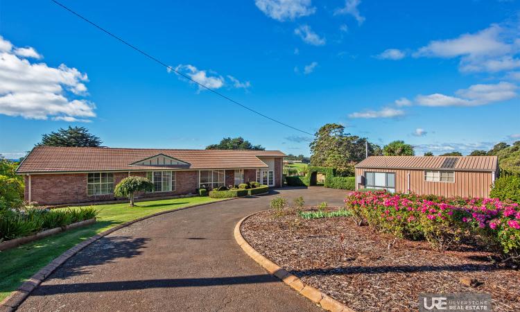 Superb Acreage Getaway