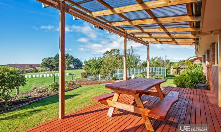 Superb Acreage Getaway